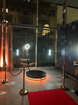 360 photo booth setup with red carpet and ring light